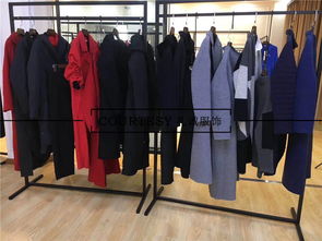 如何優化蘭夢萱品牌女裝尾貨折扣店的陳列方式，提升服裝美感與吸引力